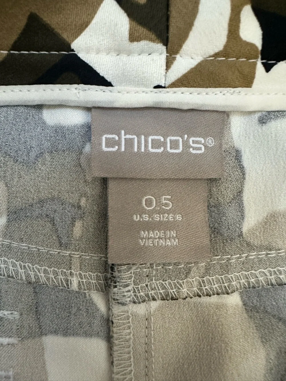 Chico’s Camo Cargo Pants Belted Utility Pants Size 0.5 Small Olive Tan